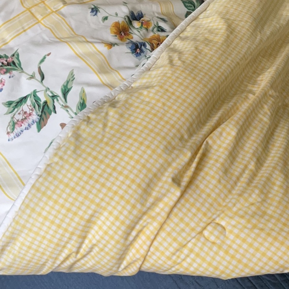 Vintage Liz Claiborne ‘Full Bloom’ comforter. Queen. Very nice. - Picture 11 of 16